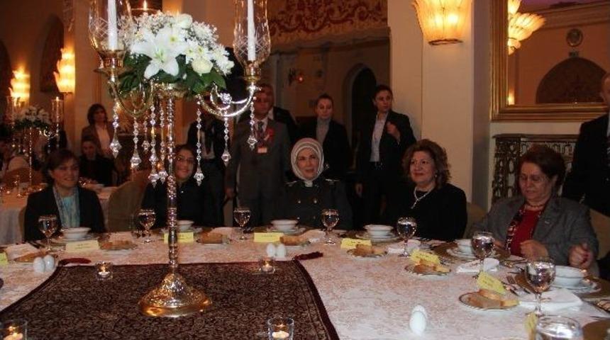 Vali Eşleri Yemekte Buluştu