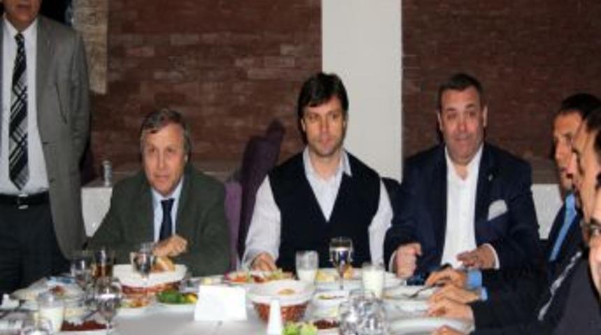 Sağlam'a Veda Yemeği Veren Yazıcı: Darısı Başıma