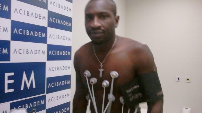 Niang'ın Sağlık Kontrol&uuml; Tamamladı