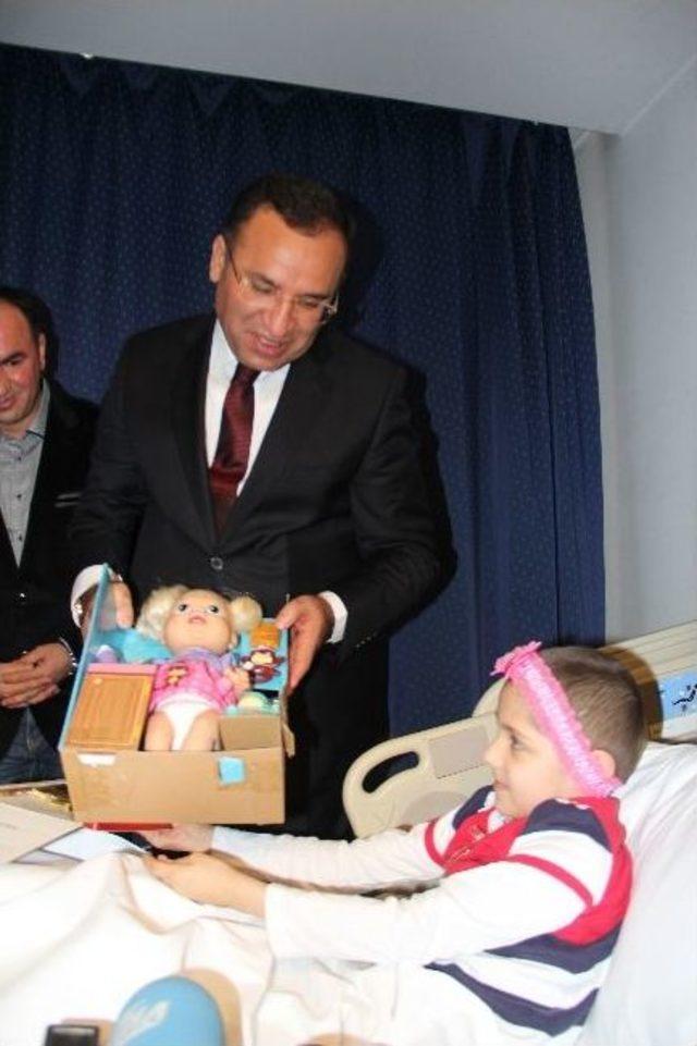 K&uuml;&ccedil;&uuml;k Tuana&rsquo;nın Bacağını Kesilmekten T&uuml;rk Doktorlar Kurtardı 2