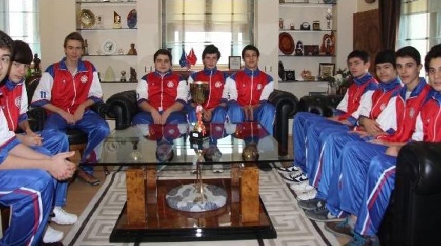 Basketbolculardan Başkan &Ccedil;ağlayan&rsquo;a Ziyaret