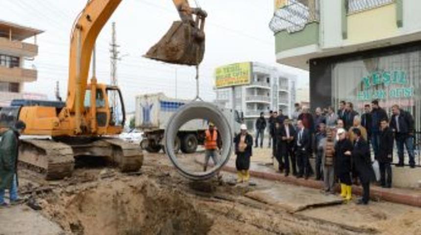 Adana'da Yağmur Suyu Tahliye Sistemi &Ccedil;alışmaları S&uuml;r&uuml;yor