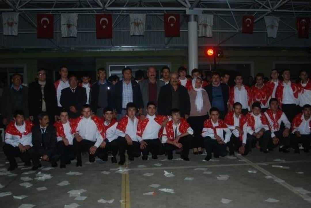 Kara&ccedil;ulha Belediye Başkanı Yusuf &Ccedil;aylı&rsquo;nın Eşi Askerler İ&ccedil;in T&uuml;rk&uuml; S&ouml;yledi