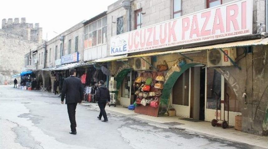 Kale İ&ccedil;indeki D&uuml;kkanlar Tahliye Ediliyor