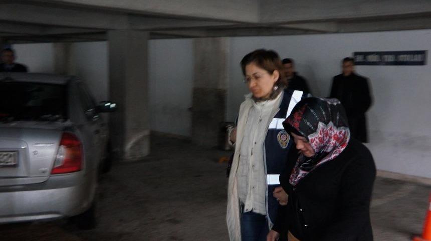 Yeni Evli Gelinleri Gasp Eden 11 Kişilik &Ccedil;ete &Ccedil;&ouml;kertildi