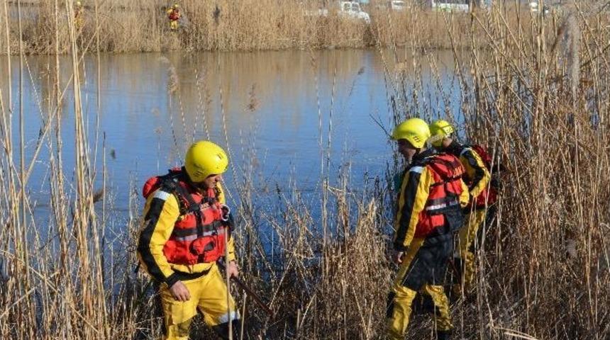 Nehre D&uuml;şen Ara&ccedil; Mıknatısla Aranıyor