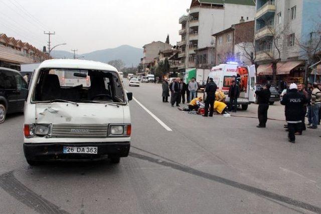 Minibüsün Çarptığı Genç Hayatını Kaybetti