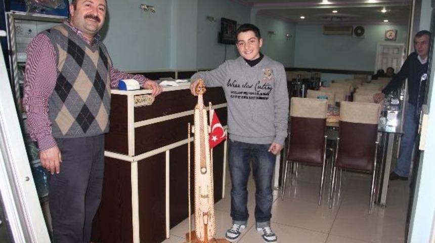 Lokantada Sergilenen Dev Kemen&ccedil;e İlgi G&ouml;r&uuml;yor