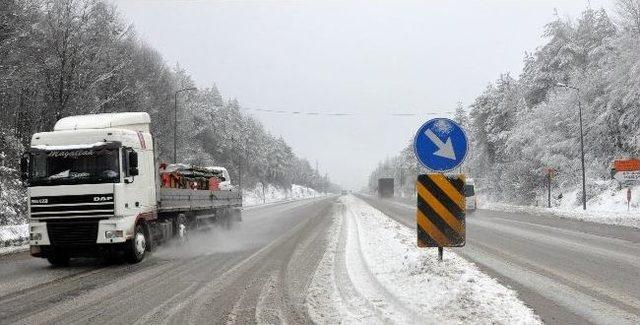 Bolu Dağı&rsquo;nda Sis Ve Kar Yağışı 1