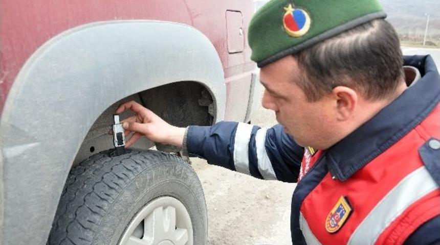 Jandarmadan Kış Lastiği Uygulaması