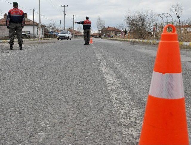 Jandarmadan Kış Lastiği Uygulaması