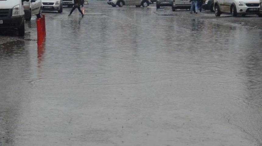 Cizre&rsquo;de Sağanak Yağış Etkili Oldu