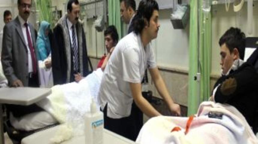 Rekt&ouml;r G&ouml;kbel, Yaralıları Ziyaret Etti