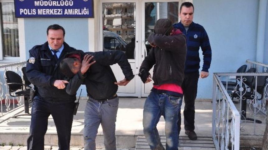 &Ccedil;aldıkları Ara&ccedil;la Kaza Yapınca Yakalandılar