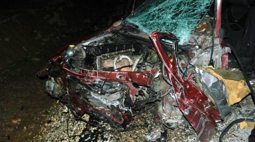 Hatay&rsquo;da Trafik Kazası: 2 &Ouml;l&uuml;