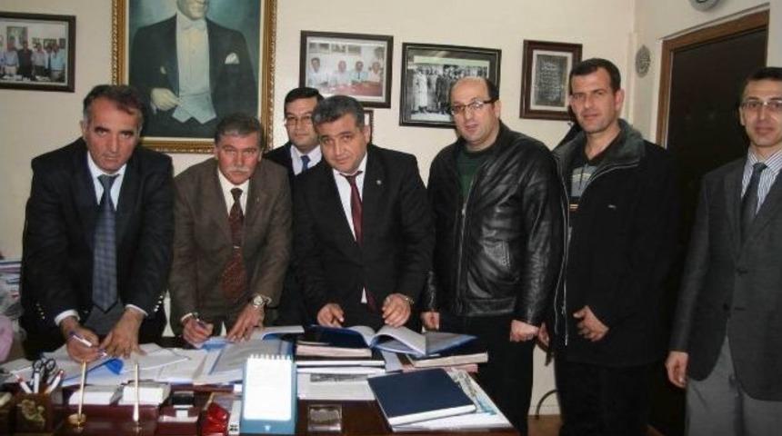 Ayvalık&rsquo;ta Toplu S&ouml;zleşme Sevinci