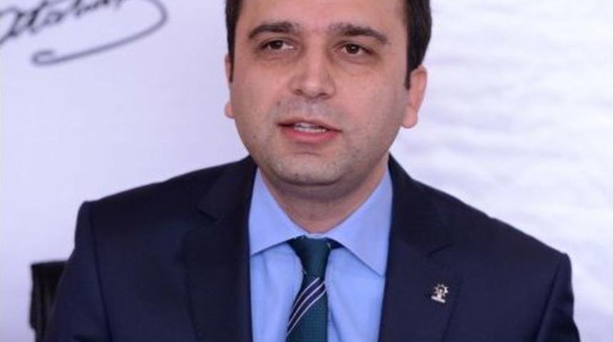 K&ouml;se: Akaydın Şov Yaptı, Bir Komediye Tanıklık Ettik