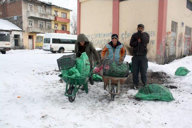 Kömür Karasından Aile Bütçesine Fayda Sağlıyorlar