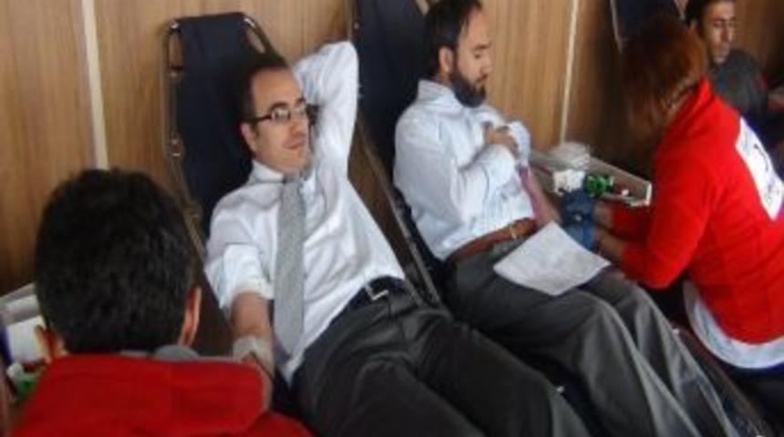 Pasinlerlilerden Kızılay&rsquo;a Kan Bağışı