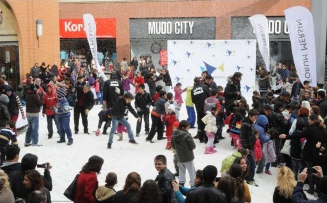 Mersin&rsquo;de Yapılan İlk Kar Festivali Renkli Başladı