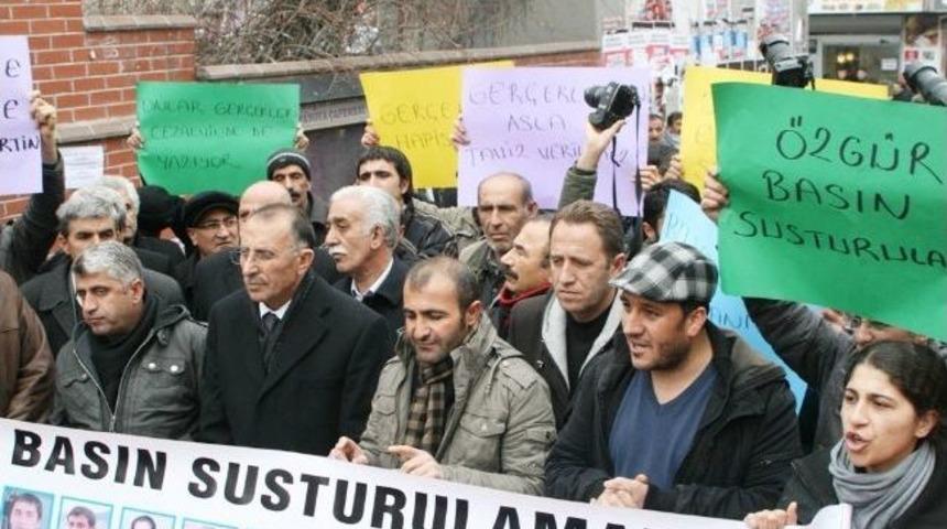 Van'da Tutuklu Gazetecilere Destek