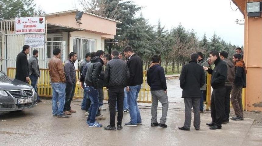 Diyarbakır&rsquo;da 250 Kişi Tahliye Edildi