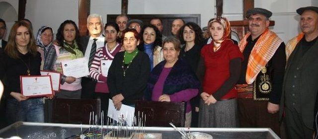 Cam Üfleme Kursiyerlerine Sertifika 1