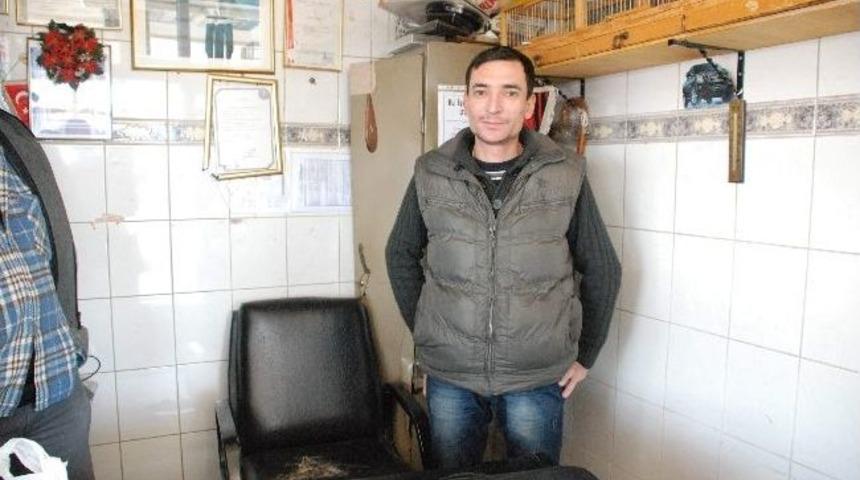 Camdan İ&ccedil;eri Giren Parke Taşı 2 Kişiyi Yaraladı