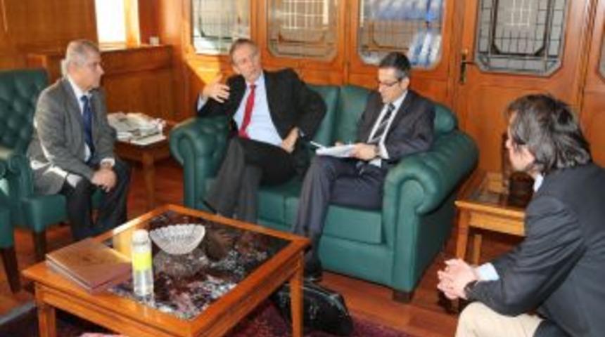 Fransa B&uuml;y&uuml;kel&ccedil;isi: &Ccedil;&Uuml; Ile Işbirliği Yapmak Istiyoruz