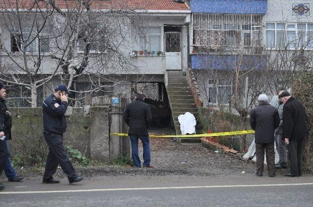 Yaşlı Şahıs Evinin Merdiveninde Ölü Bulundu