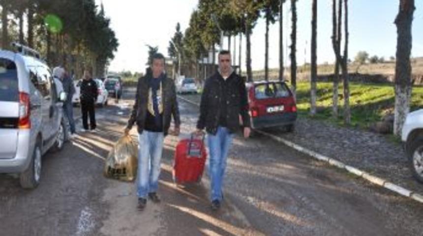 Fo&ccedil;a A&ccedil;ık Ceza İnfaz Kurumundan Tahliyeler Başladı