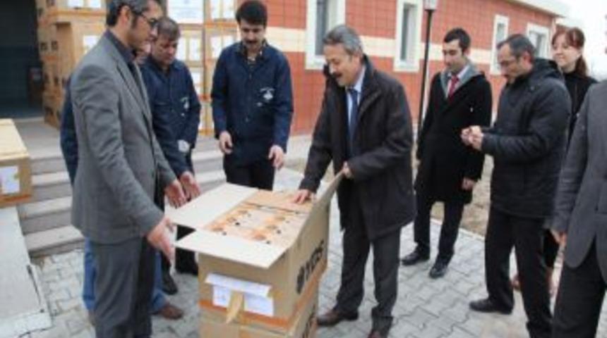 AS&Uuml;, Suriyelilere Yardım Malzemesi G&ouml;nderdi