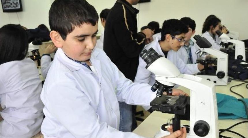 &Ccedil;ocuk &Uuml;niversitesi &Ouml;ğrencileri Diploma Aldı