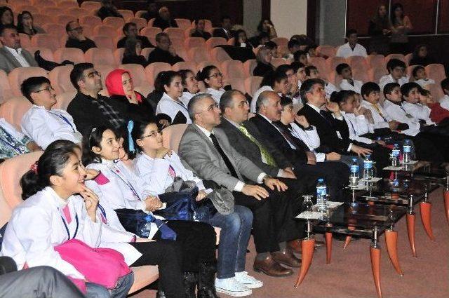 &Ccedil;ocuk &Uuml;niversitesi &Ouml;ğrencileri Diploma Aldı 1