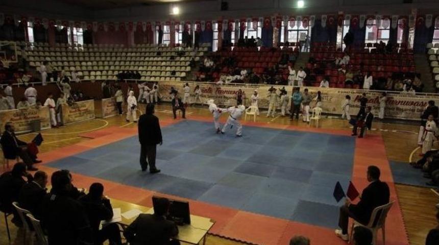 Tekmeler Gazilik Kupası İ&ccedil;in Atıldı