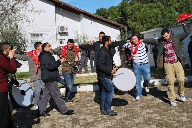 Küçükköy'de Askerleri Belediye Uğurluyor