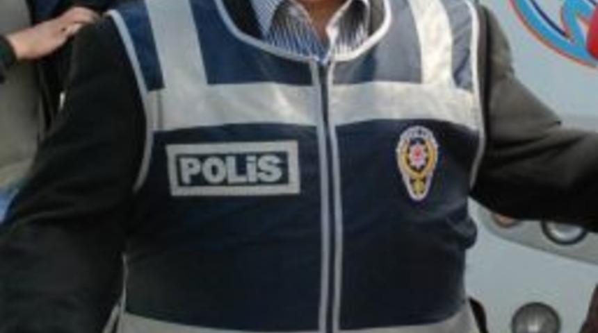 Polis Memuru Emniyet M&uuml;d&uuml;rl&uuml;ğ&uuml; &Ouml;n&uuml;nde Kalp Krizi Ge&ccedil;irdi