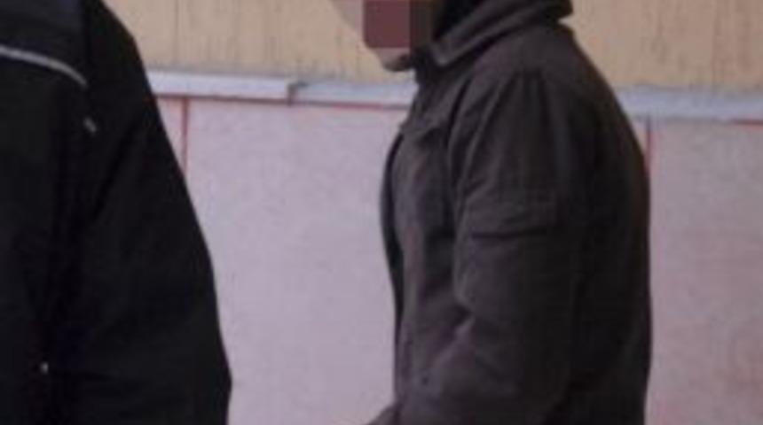 Denetimli Serbestlik Şubesi'ne Ekmek Bı&ccedil;ağıyla Girerken Yakalandı