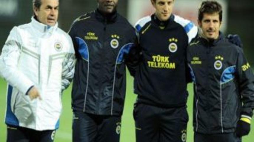 Fenerbah&ccedil;e'de Yeni Transferler Da Antrenmana &Ccedil;ıktı