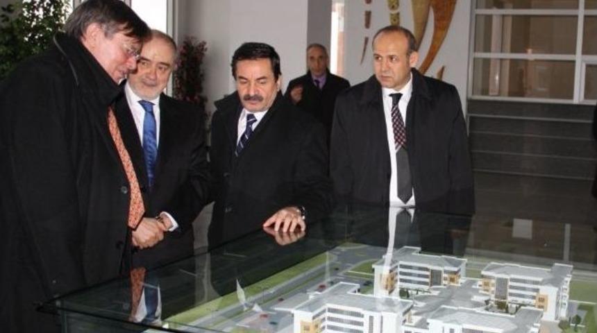 Macaristan B&uuml;y&uuml;kel&ccedil;isi'nden Rekt&ouml;re Ziyaret