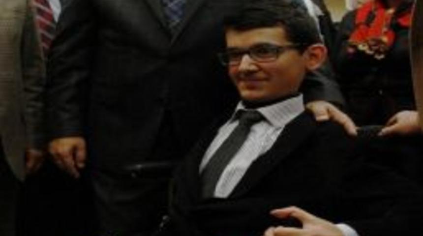 Bülent Arınç: Irkçılık Bir Hastalıksa Ilacı Akif'in Şiirlerindedir