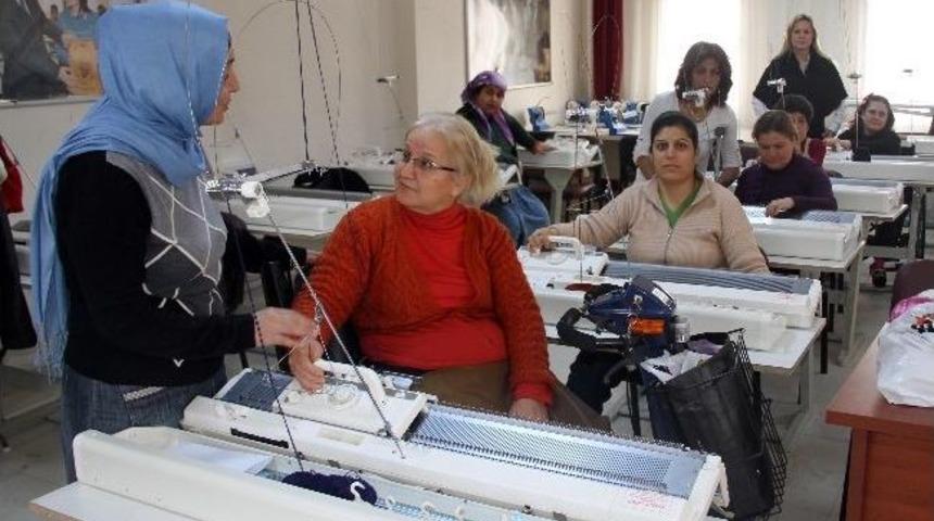 Engelli Kadınlara &lsquo;trikotaj&rsquo; Eğitimi