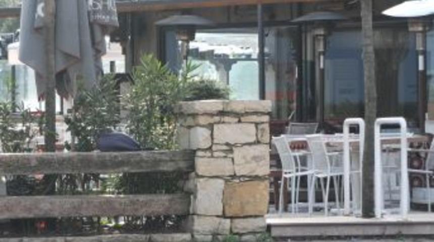 Akmerkez &Ouml;n&uuml;ndeki Ş&uuml;pheli Paket Polisi Alarma Ge&ccedil;irdi