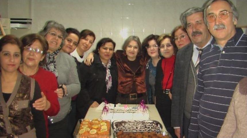 Ayşe Taş'a S&uuml;rpriz Yaş G&uuml;n&uuml; Kutlaması