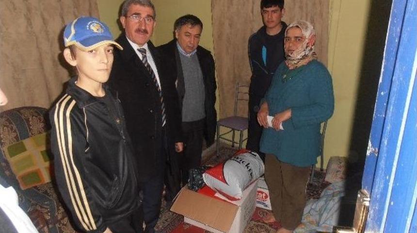 Barakada Yaşayan Anne Ve 3 &Ccedil;ocuğuna Yardım Eli Uzandı