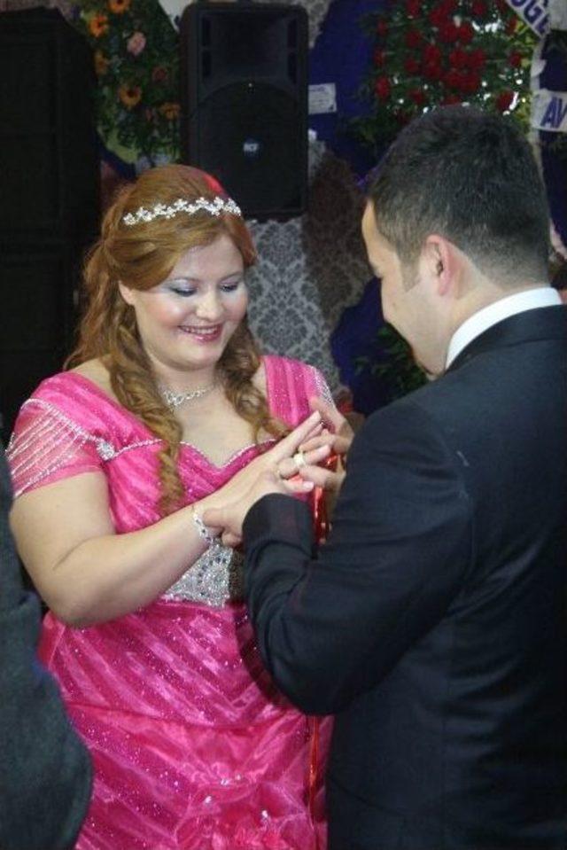 Ezgi İle Vakkas Muhteşem Bir Törenle Nişanlandı 2