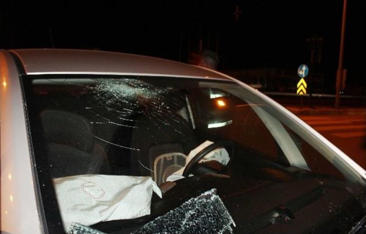 Ticari Ara&ccedil; Otomobile Ve Minib&uuml;se &Ccedil;arptı: 5 Yaralı