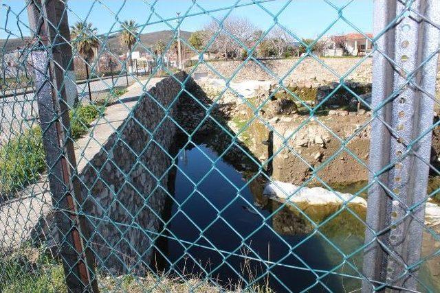 Yağmur Suları Kazı Alanını Göle Dönüştürdü 1