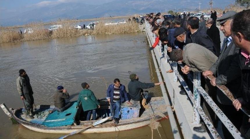 Nehre D&uuml;şen Aracın Yeri Tespit Edildi