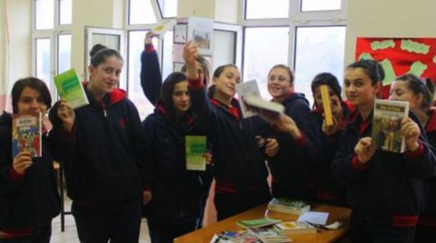Yığılca' Da &Ouml;ğrencilerin Kitap Sevinci